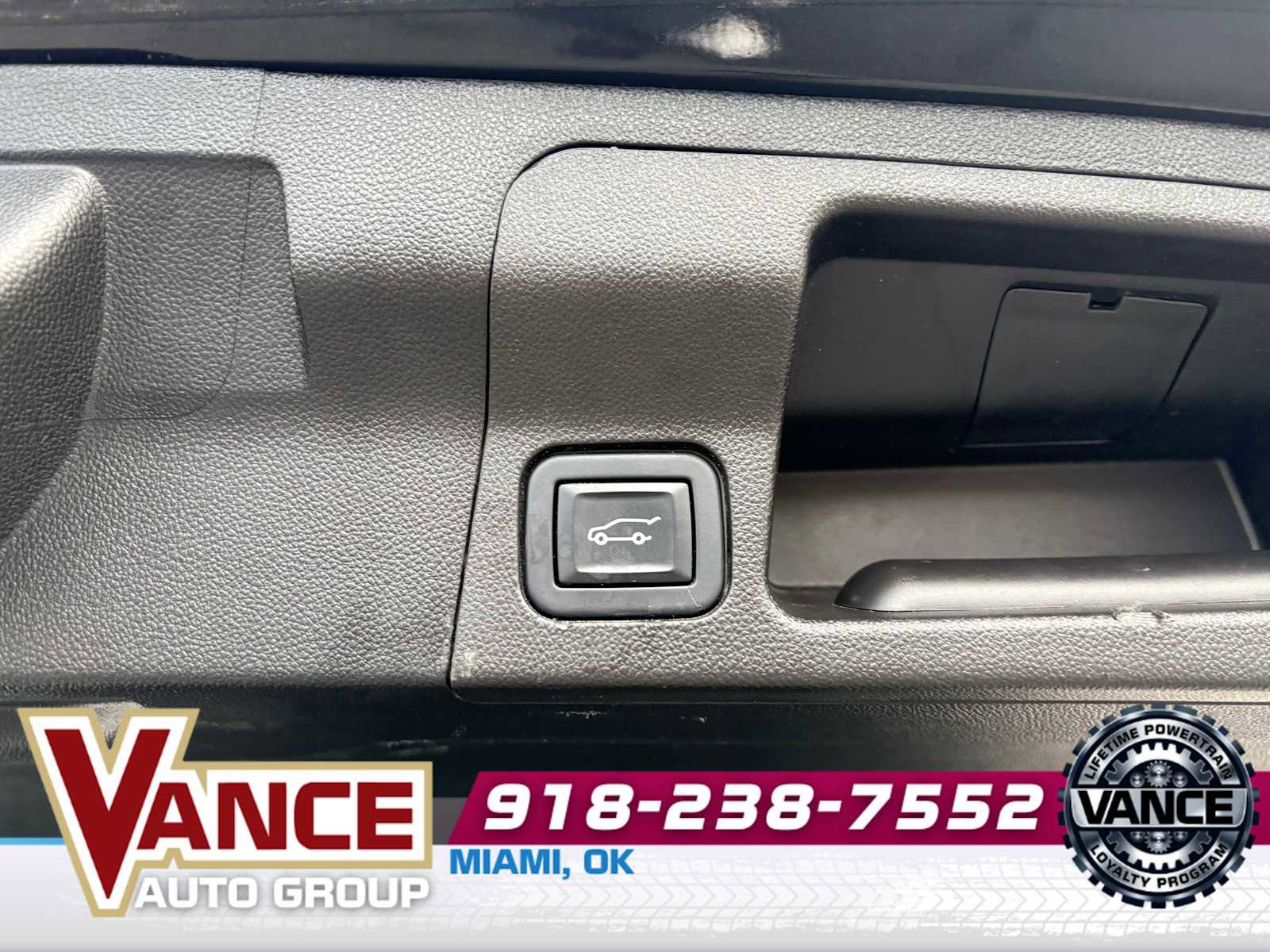 Used 2023 GMC Acadia SLT AWD/4WD image 18