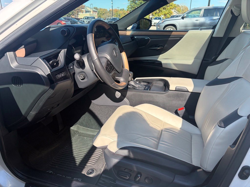 Used 2024 Lexus ES 350 Ultra Luxury w/ Accessory Package (Z1) FWD image 4