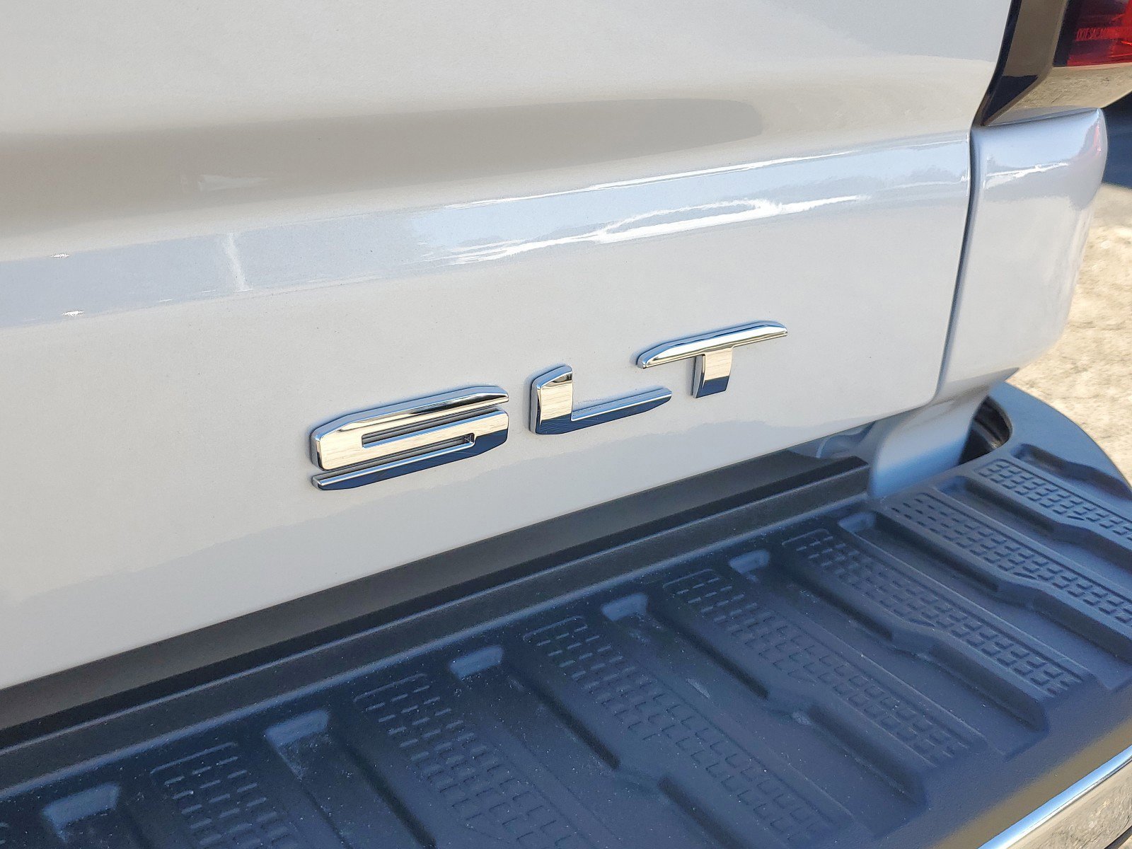 New 2025 GMC Sierra 2500 SLT w/ SLT Convenience Package image 8