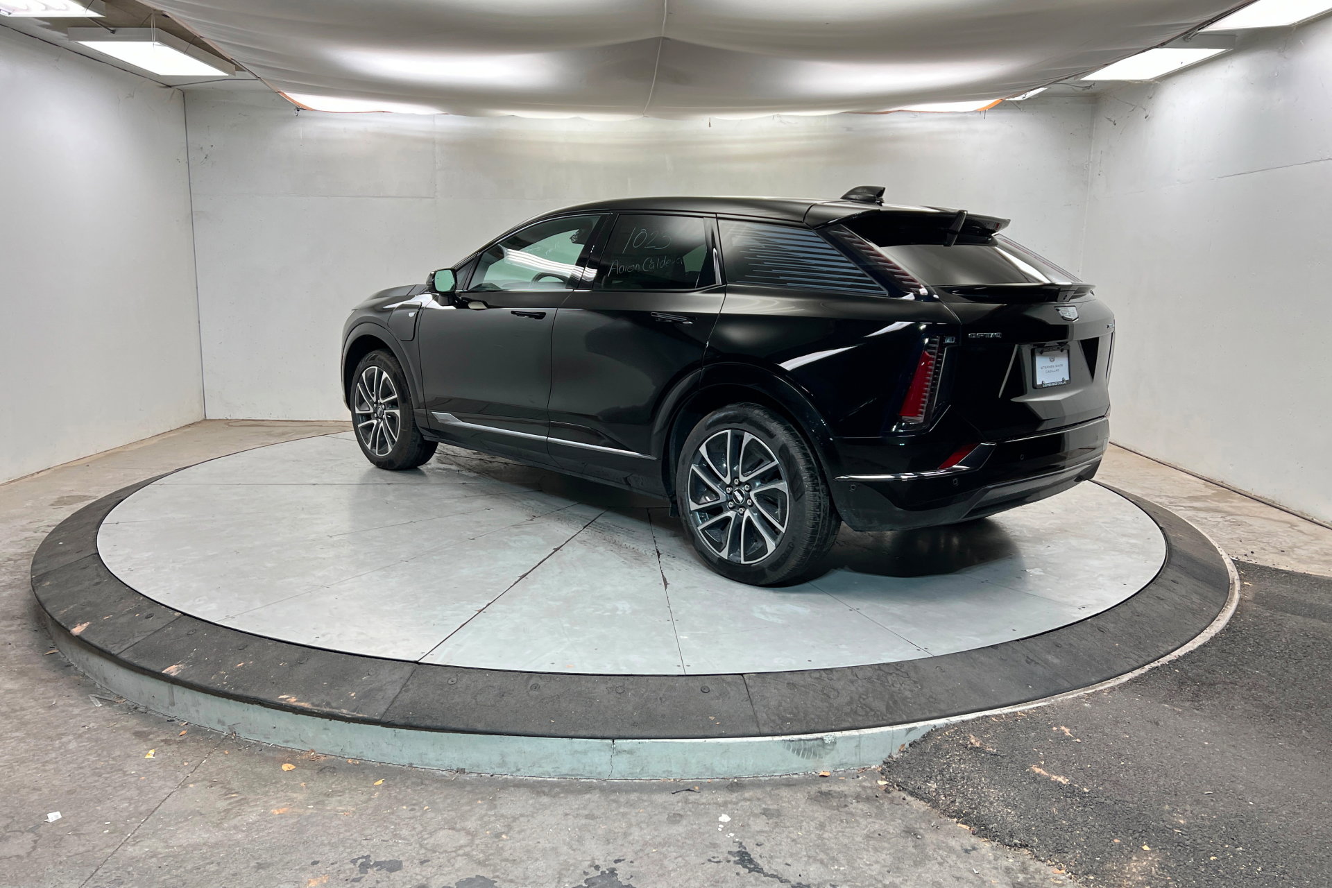 New 2026 Cadillac Optiq Sport 2 w/ LPO, Floor Liner Package AWD/4WD image 3