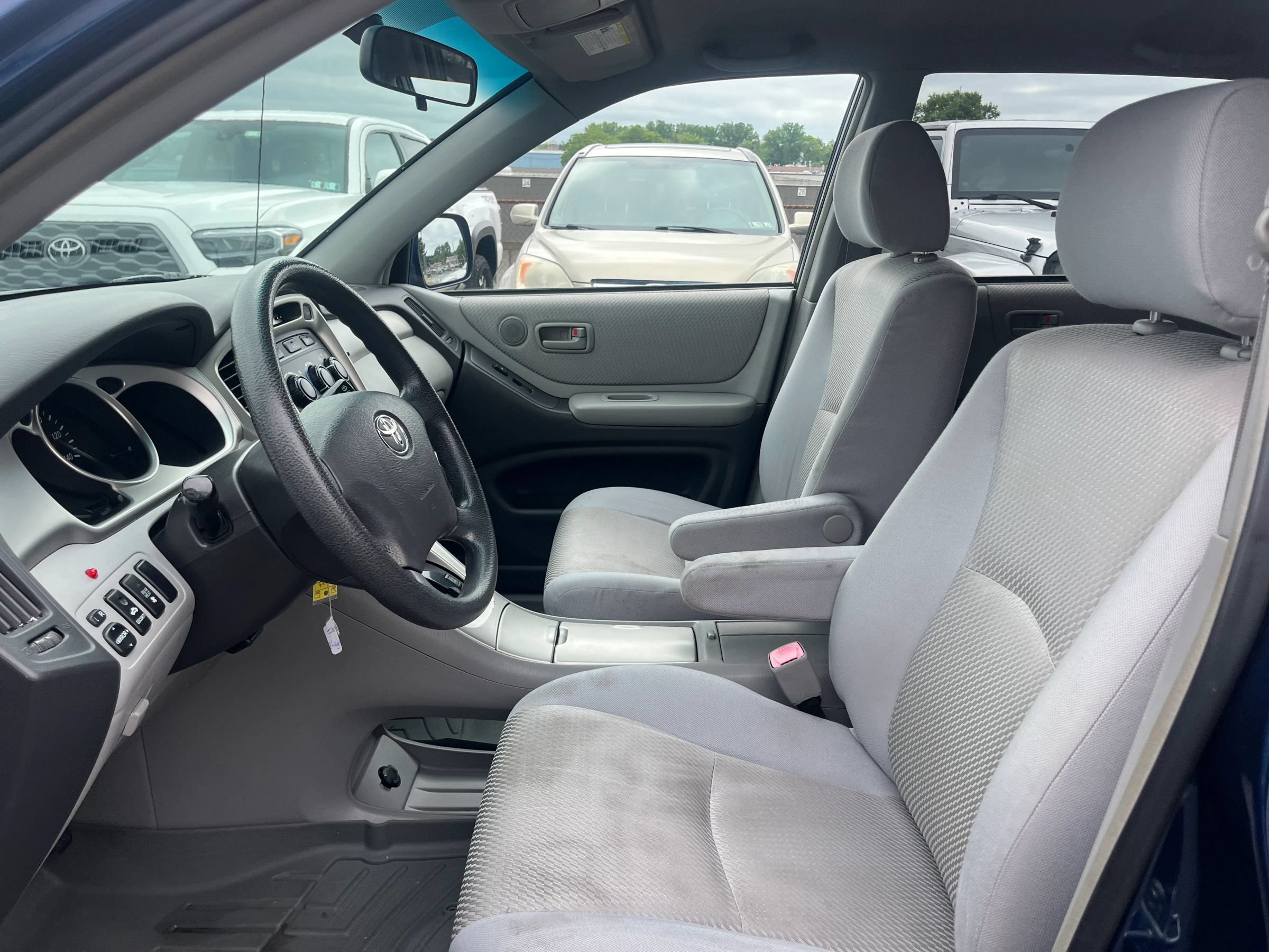 Used 2004 Toyota Highlander 4WD V6 image 8