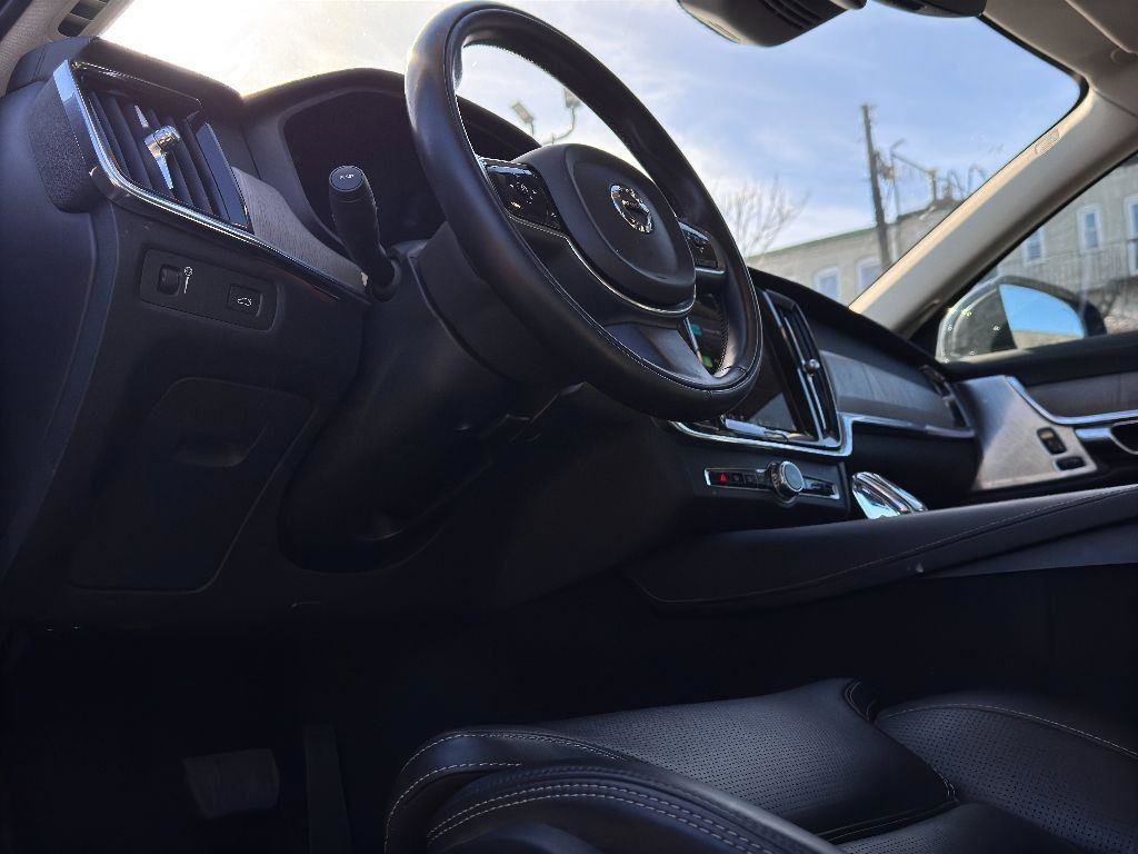 Used 2022 Volvo S90 B6 Inscription w/ Advanced Package image 18