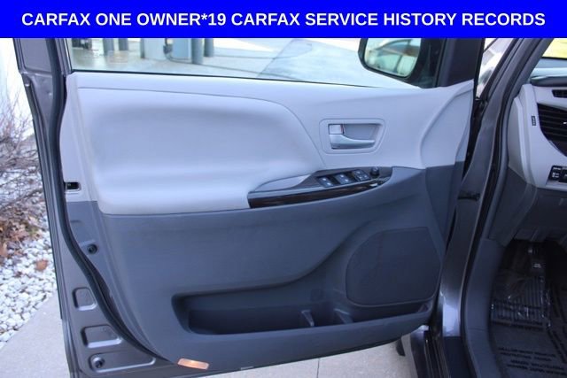 Used 2018 Toyota Sienna XLE w/ XLE Navigation Package image 19