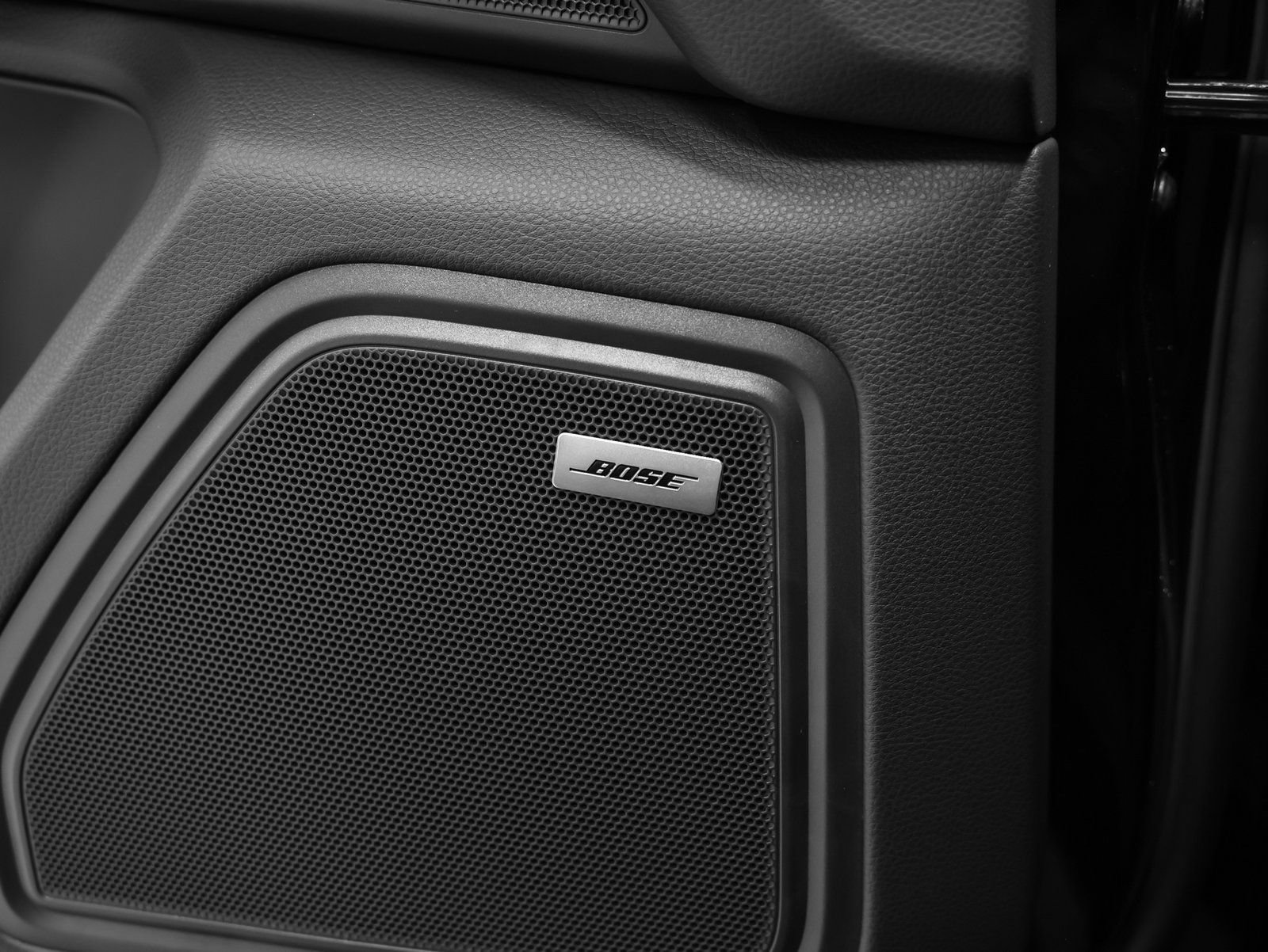 New 2026 Porsche Macan image 41