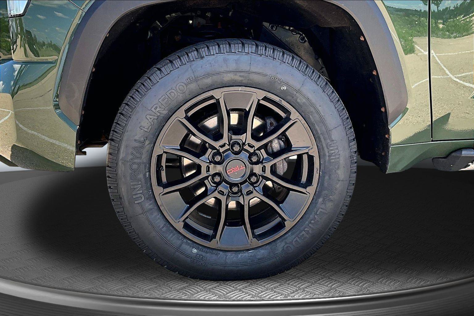 Used 2022 Toyota Tundra SR5 w/ SR5 Convenience Package AWD/4WD image 11