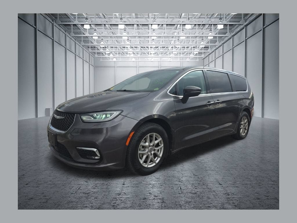Used 2023 Chrysler Pacifica Touring-L FWD image 1