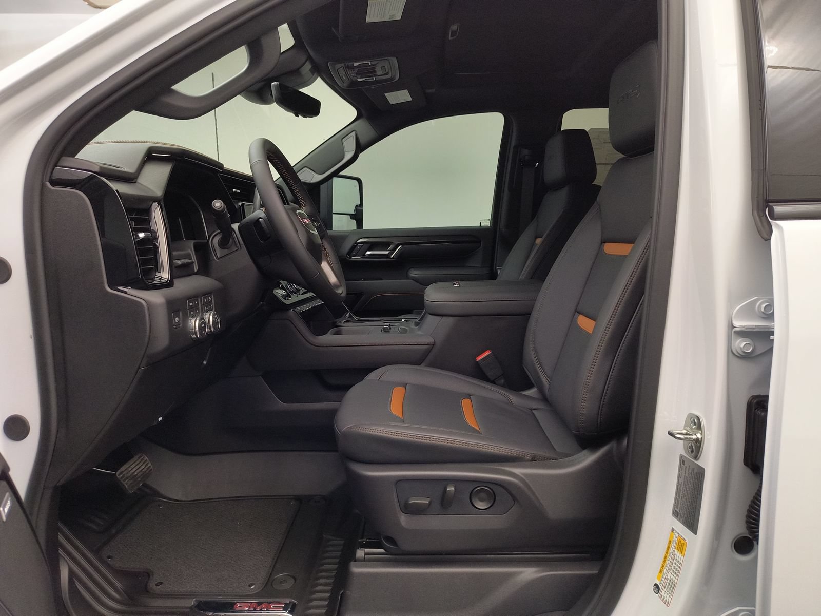 New 2026 GMC Sierra 2500 AT4 w/ AT4 Premium Plus Package AWD/4WD image 4