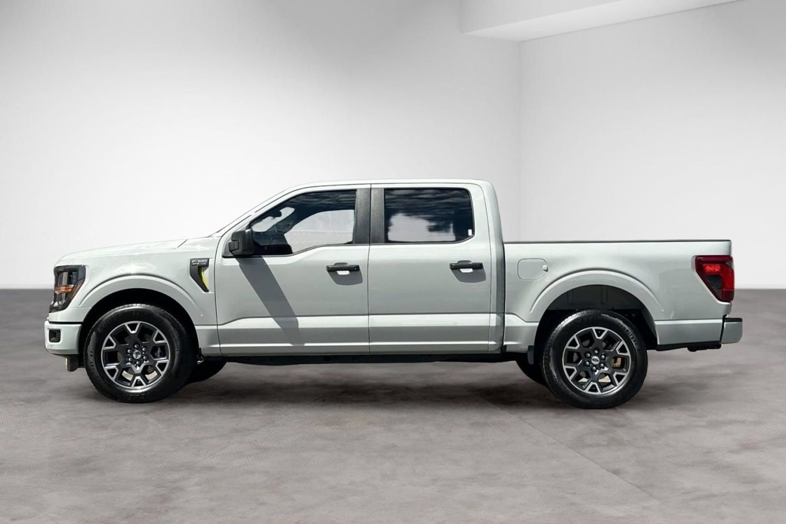 Used 2024 Ford F150 STX RWD image 2