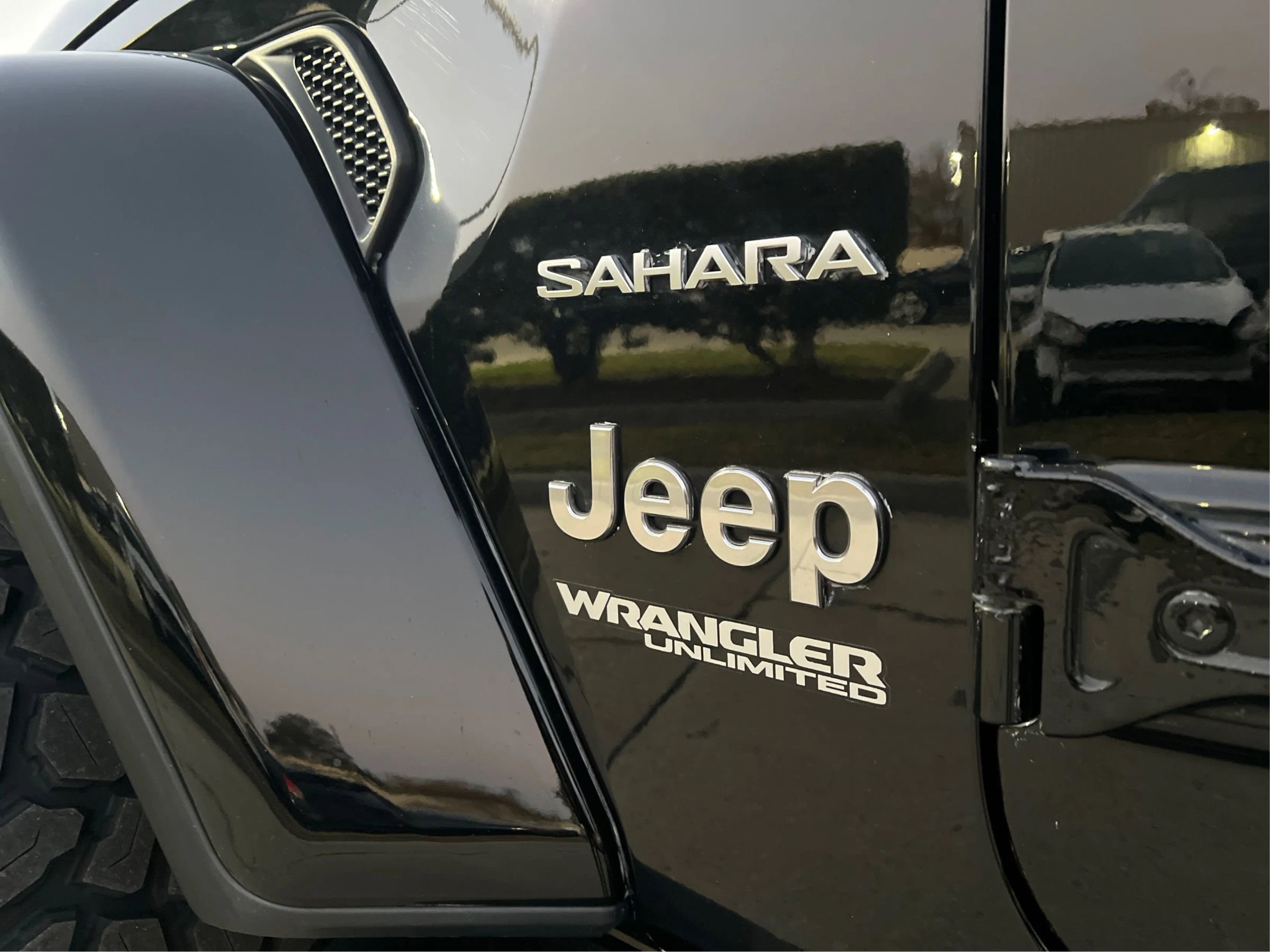 Used 2020 Jeep Wrangler Unlimited Sahara image 25