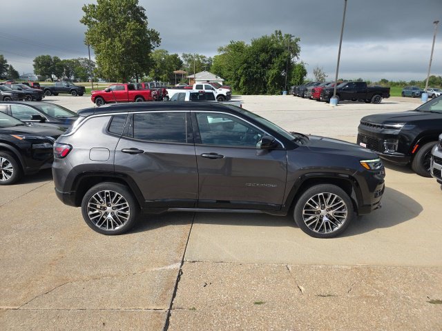 Certified 2023 Jeep Compass Limited w/ Elite Group AWD/4WD image 9