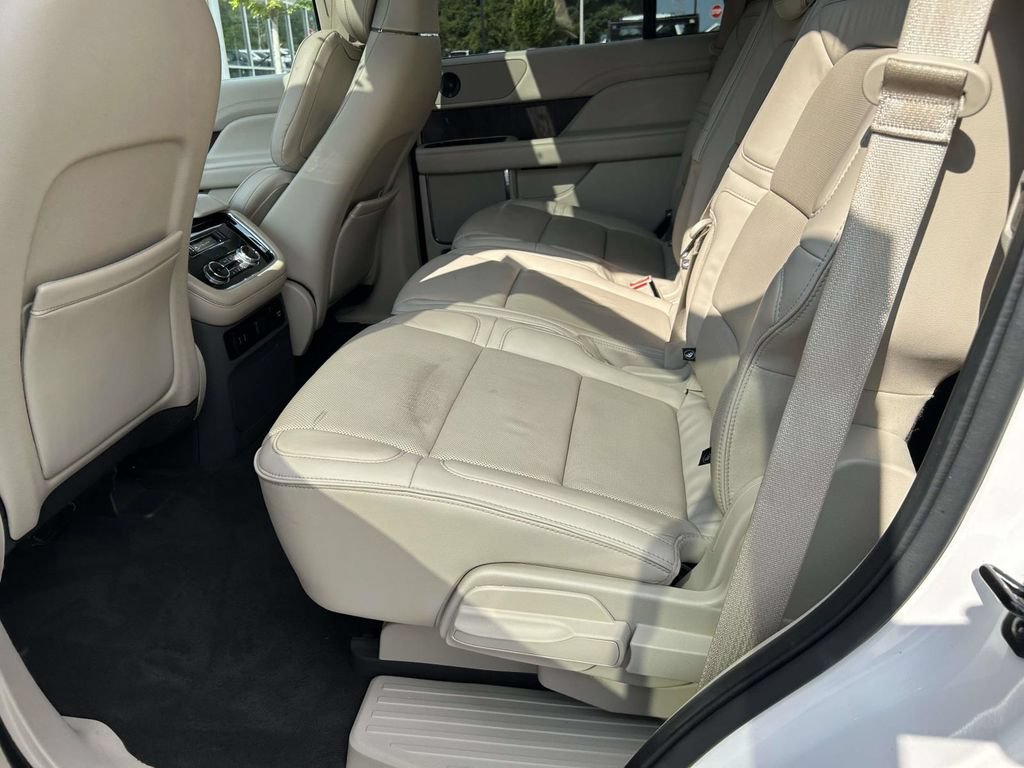 Used 2018 Lincoln Navigator Reserve w/ Technology Package AWD/4WD image 13