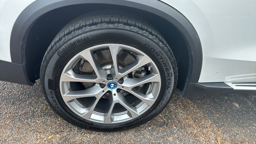 Used 2025 BMW X5 xDrive50e AWD/4WD image 22