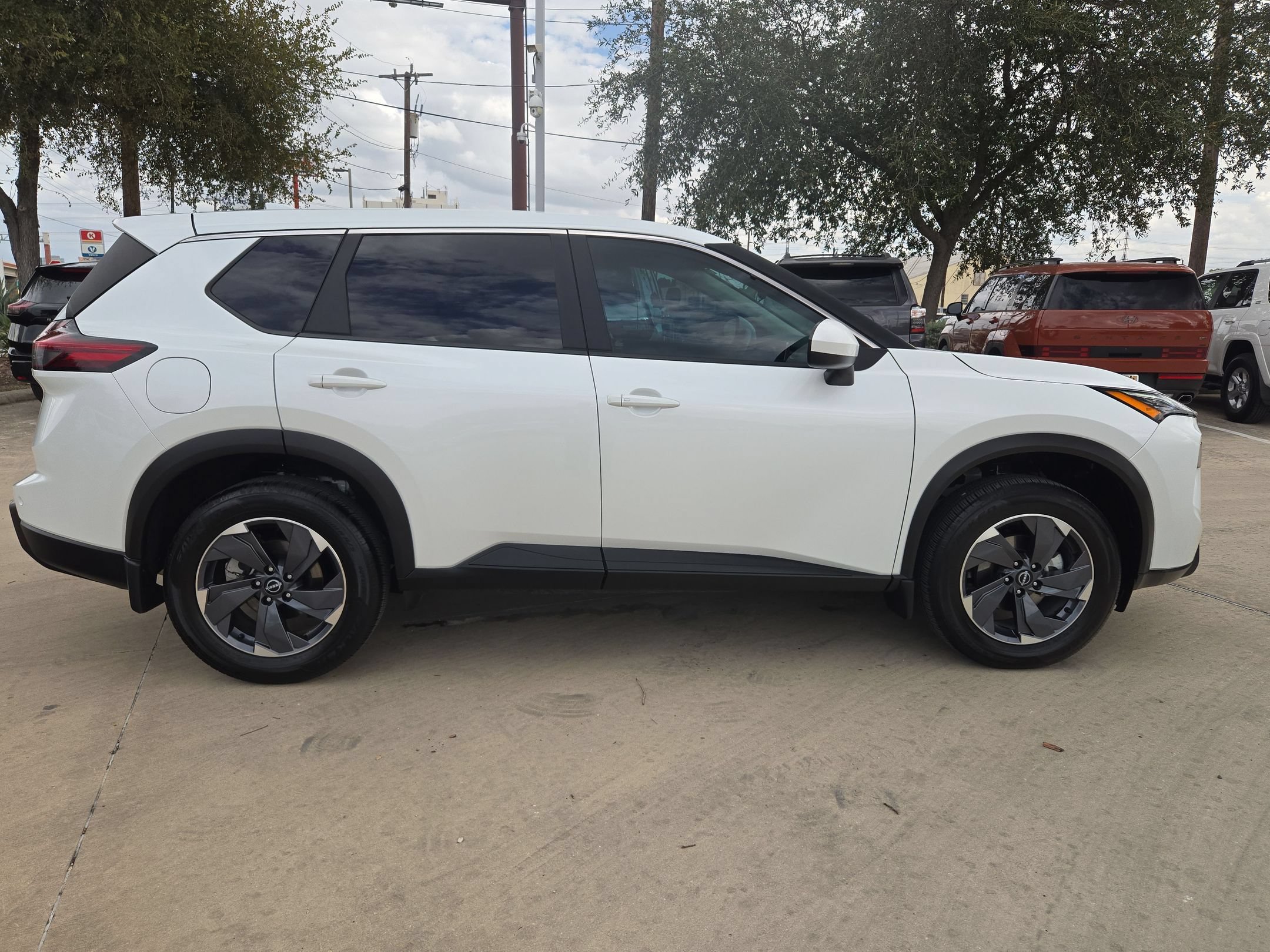 Certified 2026 Nissan Rogue SV FWD image 2