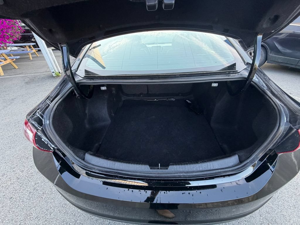 Used 2021 Chevrolet Malibu LT w/ Leather Package FWD image 11
