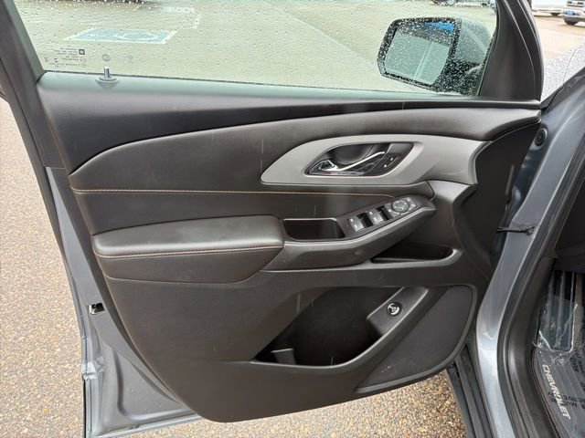 Used 2020 Chevrolet Traverse LT w/ Driver Confidence II Package AWD/4WD image 13