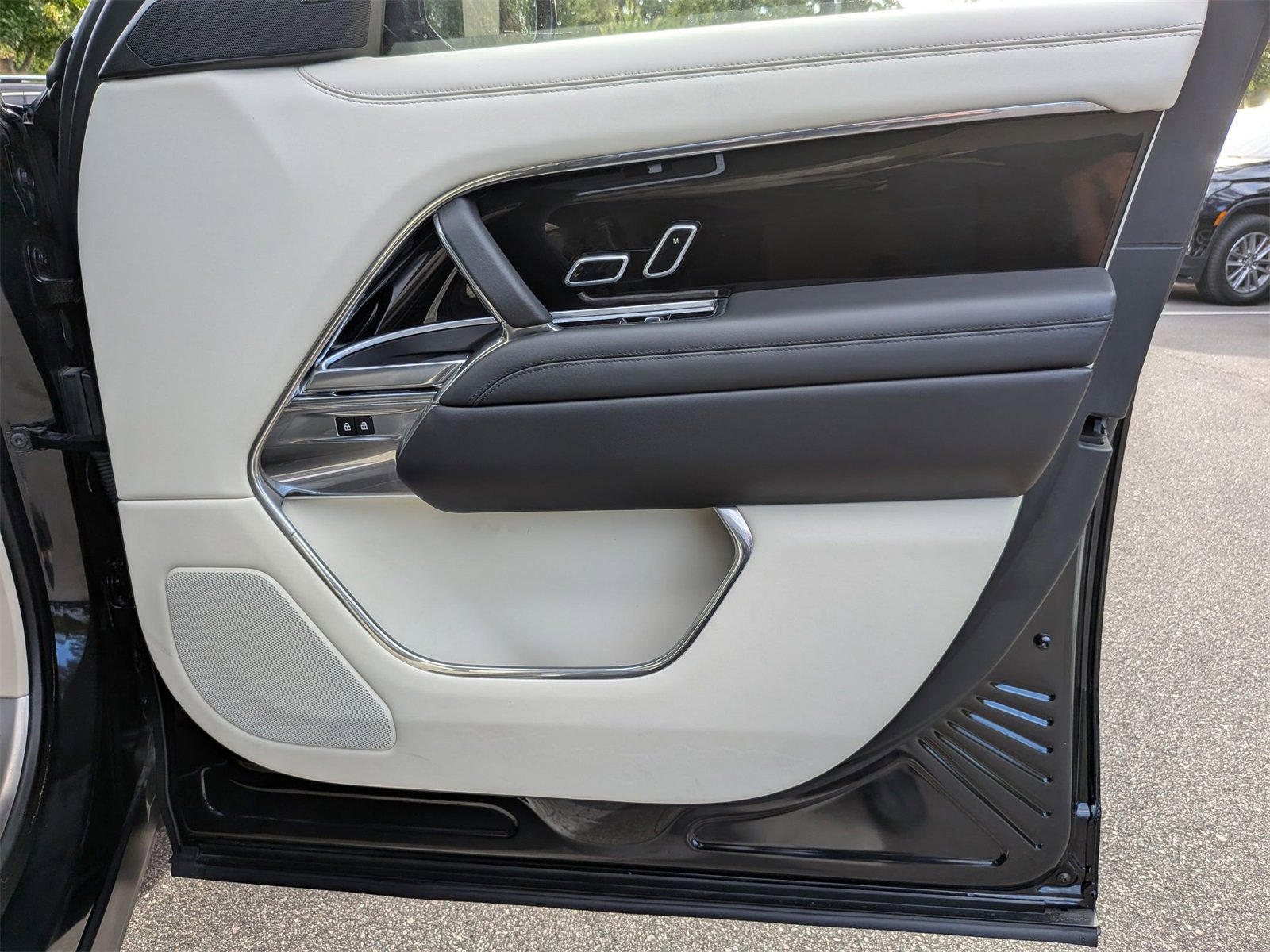 Used 2023 Land Rover Range Rover SE image 37