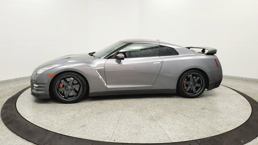 Used 2016 Nissan GT-R Black Edition image 2