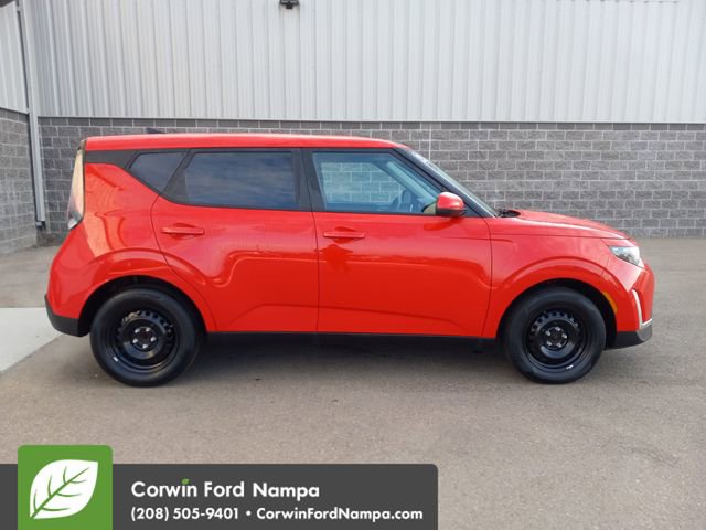 Used 2023 Kia Soul LX image 2