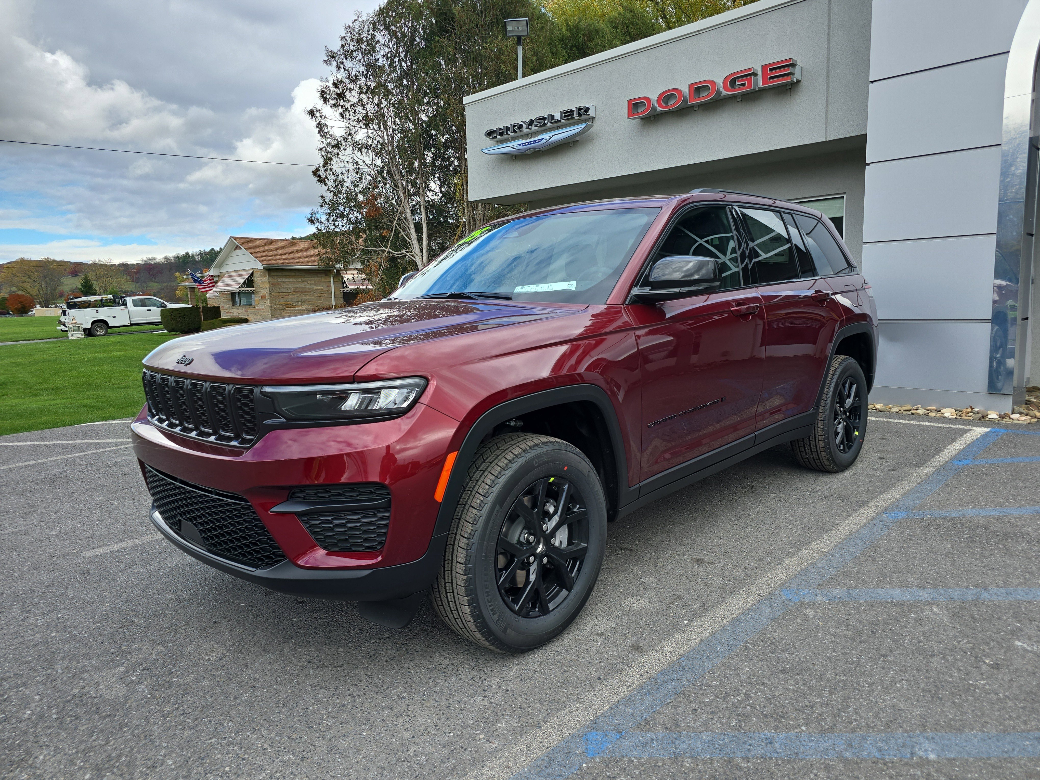 New 2025 Jeep Grand Cherokee Altitude image 8