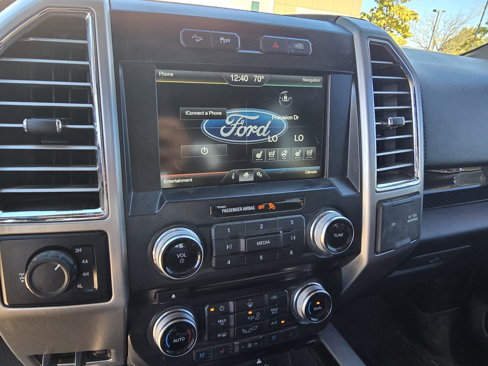 Used 2015 Ford F150 Platinum w/ Equipment Group 701A Luxury AWD/4WD image 23