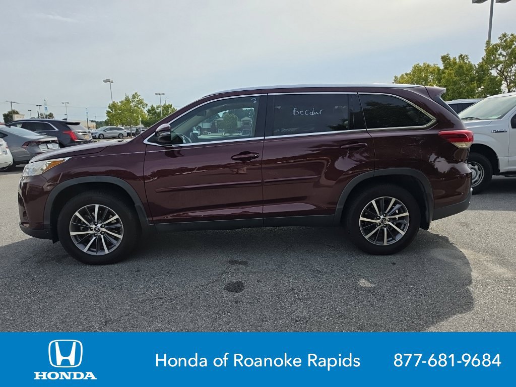 Used 2019 Toyota Highlander XLE AWD/4WD image 2