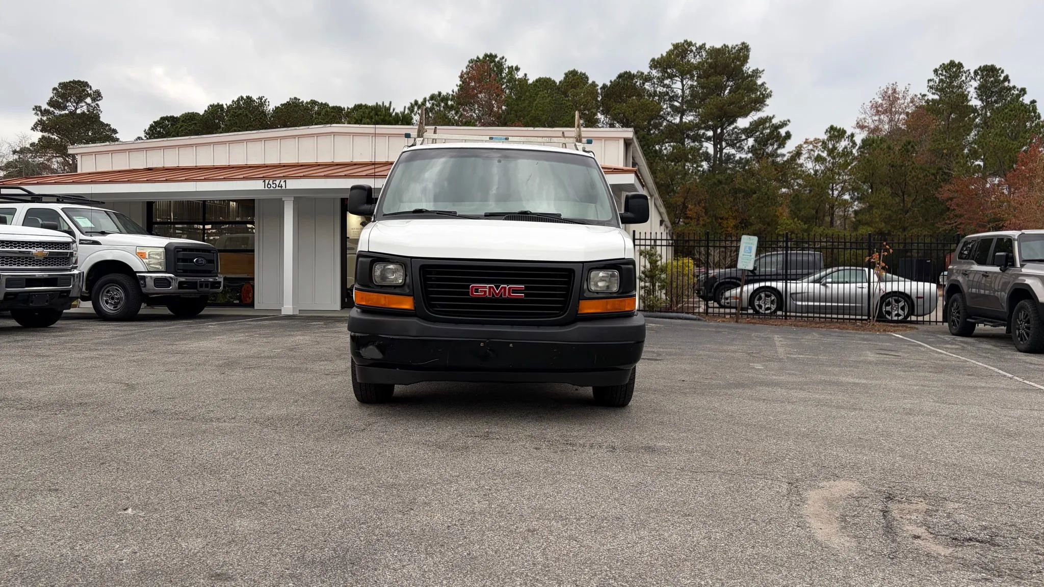 Used 2017 GMC Savana 2500 image 10