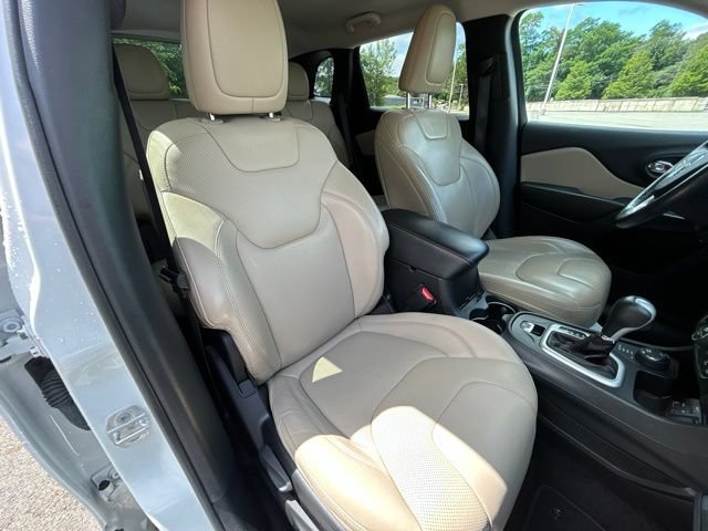 Used 2016 Jeep Cherokee Limited w/ Luxury Group AWD/4WD image 29
