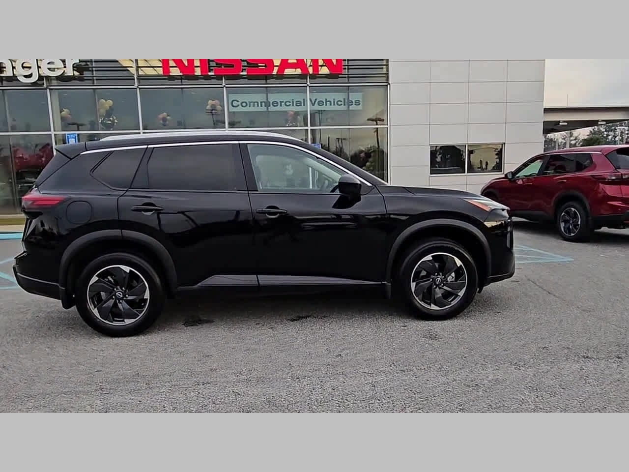 Used 2024 Nissan Rogue SV w/ SV Premium Package image 35