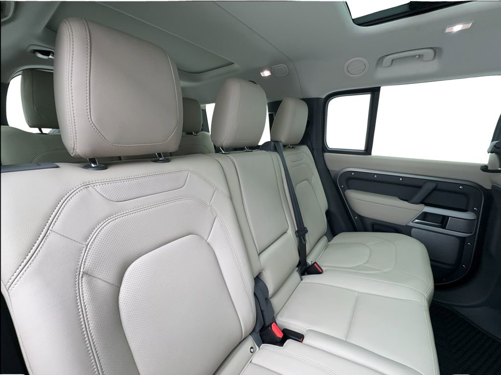 Used 2024 Land Rover Defender 130 S image 26