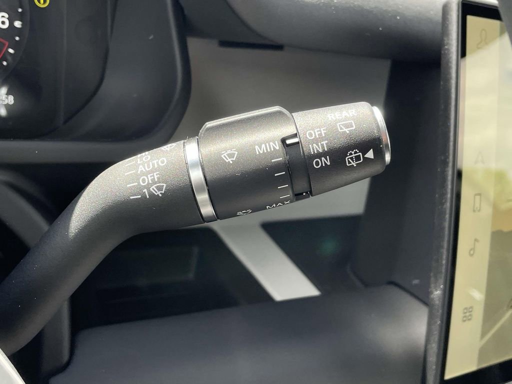 New 2026 Land Rover Defender 130 X-Dynamic SE AWD/4WD image 39