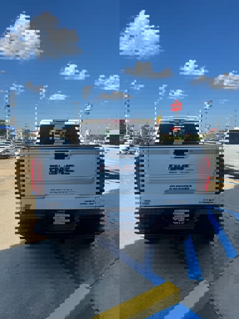 Used 2024 GMC Sierra 1500 AT4X image 5