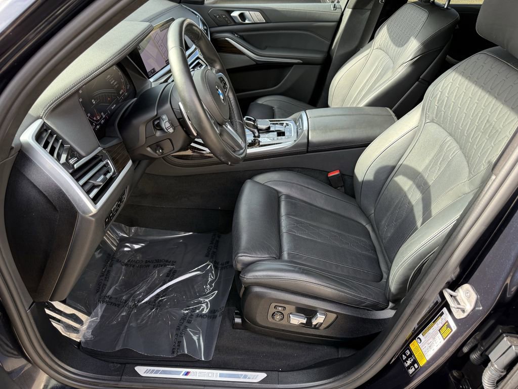 Used 2021 BMW X7 M50i w/ Cold Weather Package image 9