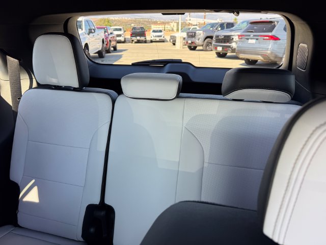 Certified 2026 Chevrolet Traverse High Country FWD image 15