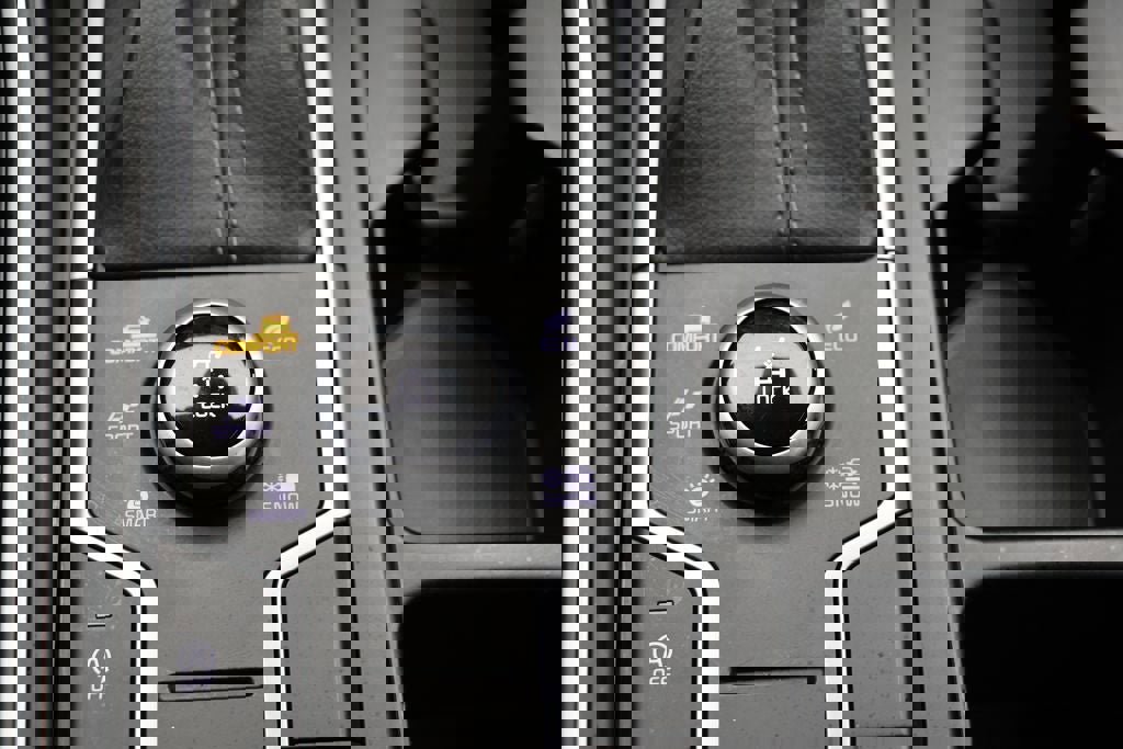 Used 2023 Kia Sorento LX image 26