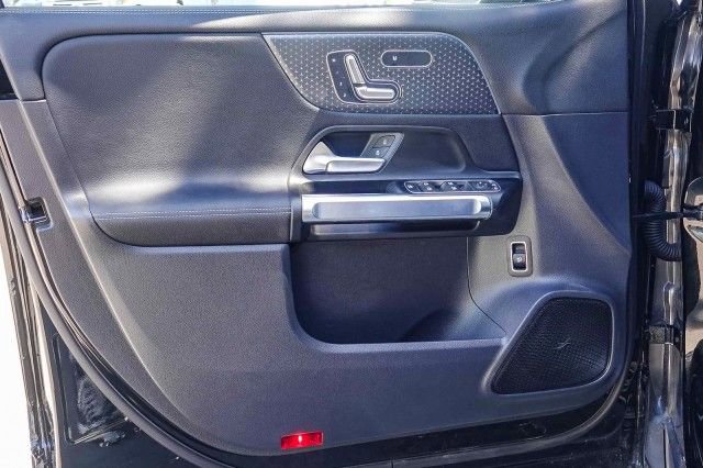 Used 2024 Mercedes-Benz EQB 300 4MATIC image 18