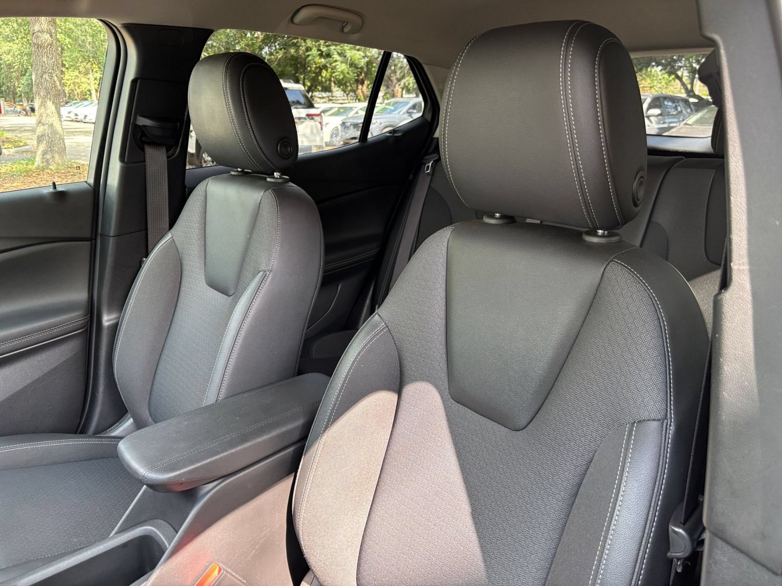 Used 2025 Buick Encore GX Preferred AWD/4WD image 35