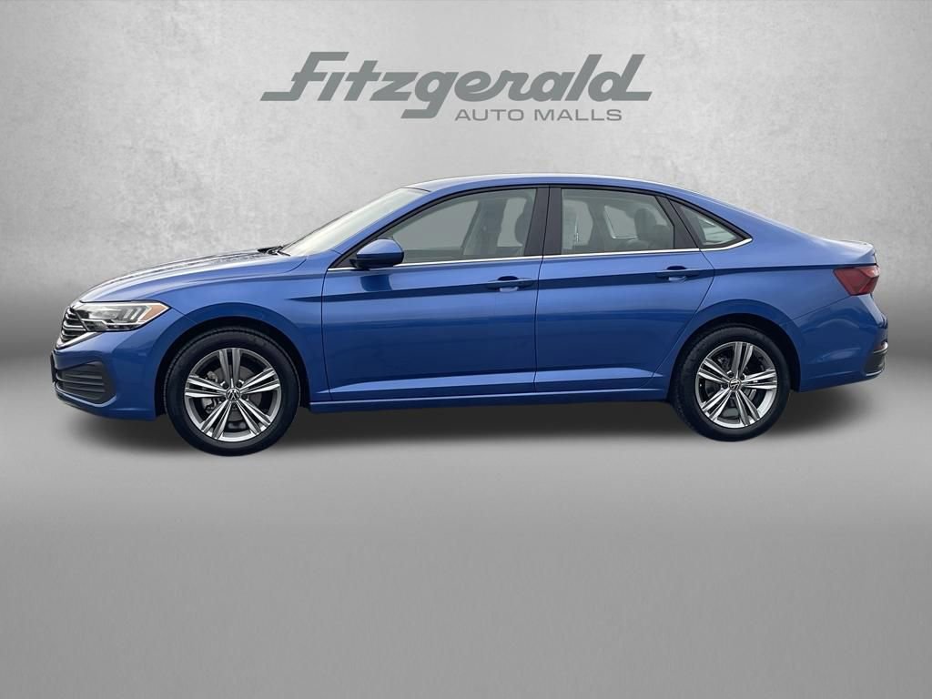 Used 2024 Volkswagen Jetta SE FWD image 4