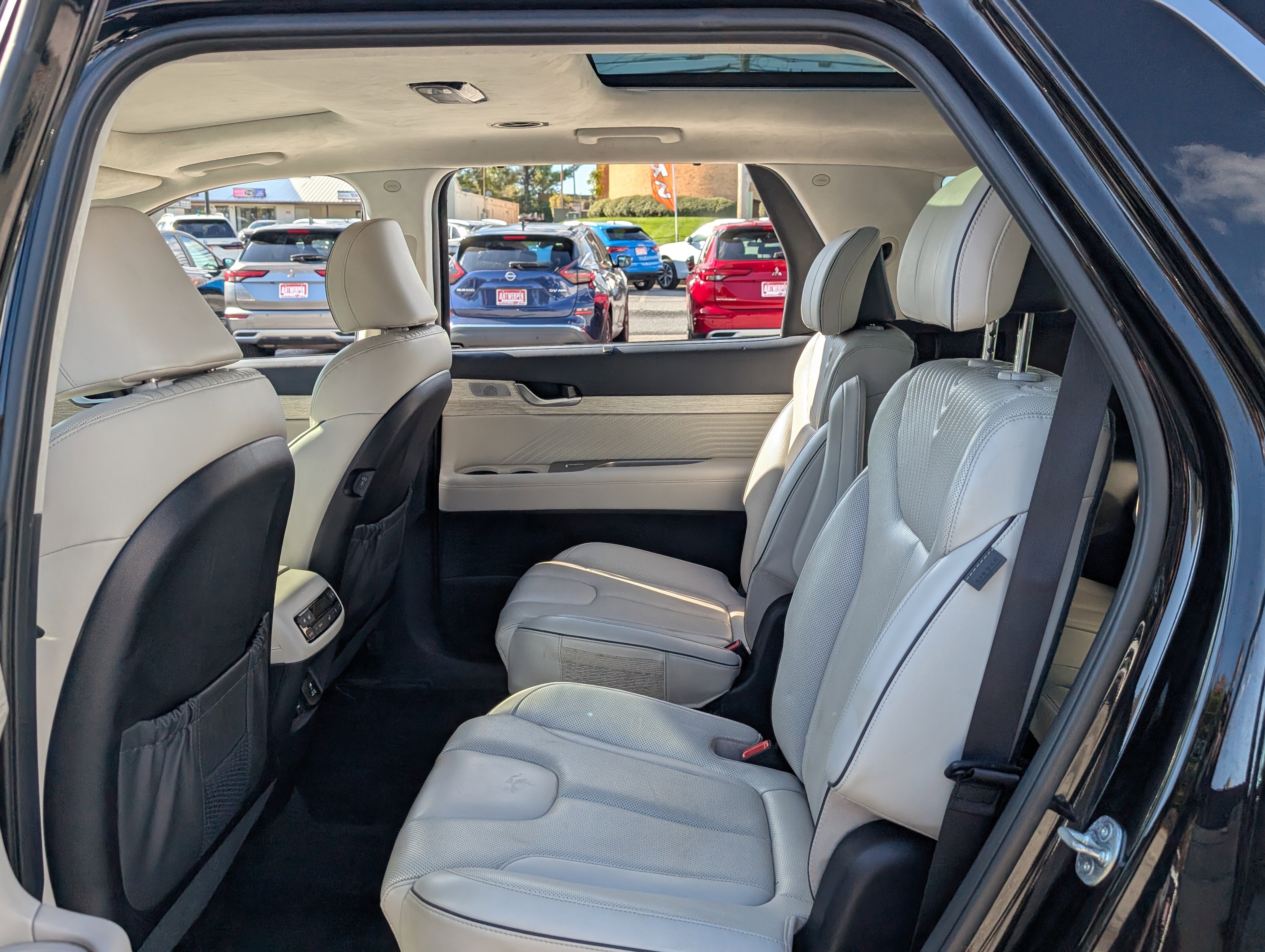 Used 2024 Hyundai Palisade Calligraphy image 14