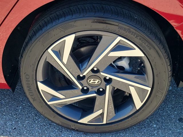 Used 2025 Hyundai Elantra Sport image 12