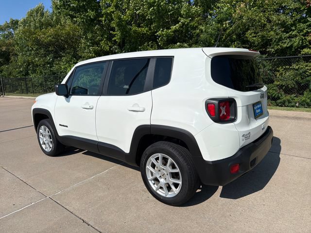 Used 2023 Jeep Renegade Latitude AWD/4WD image 3