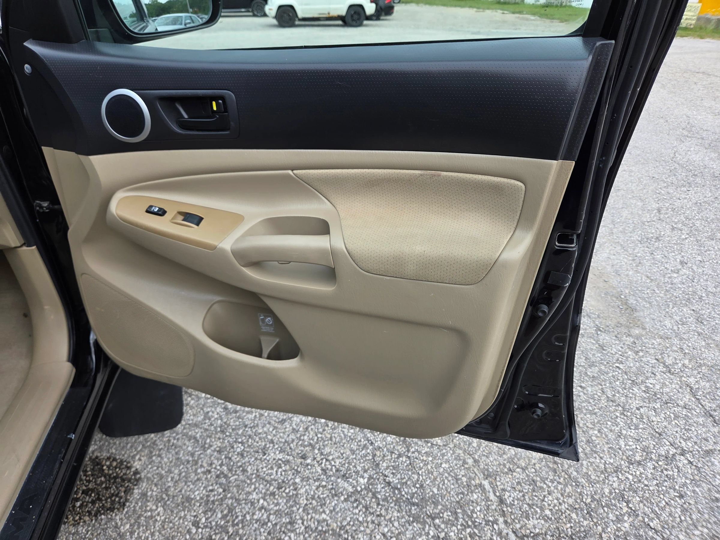 Used 2011 Toyota Tacoma 4x4 Access Cab w/ SR5 Pkg #2 image 19