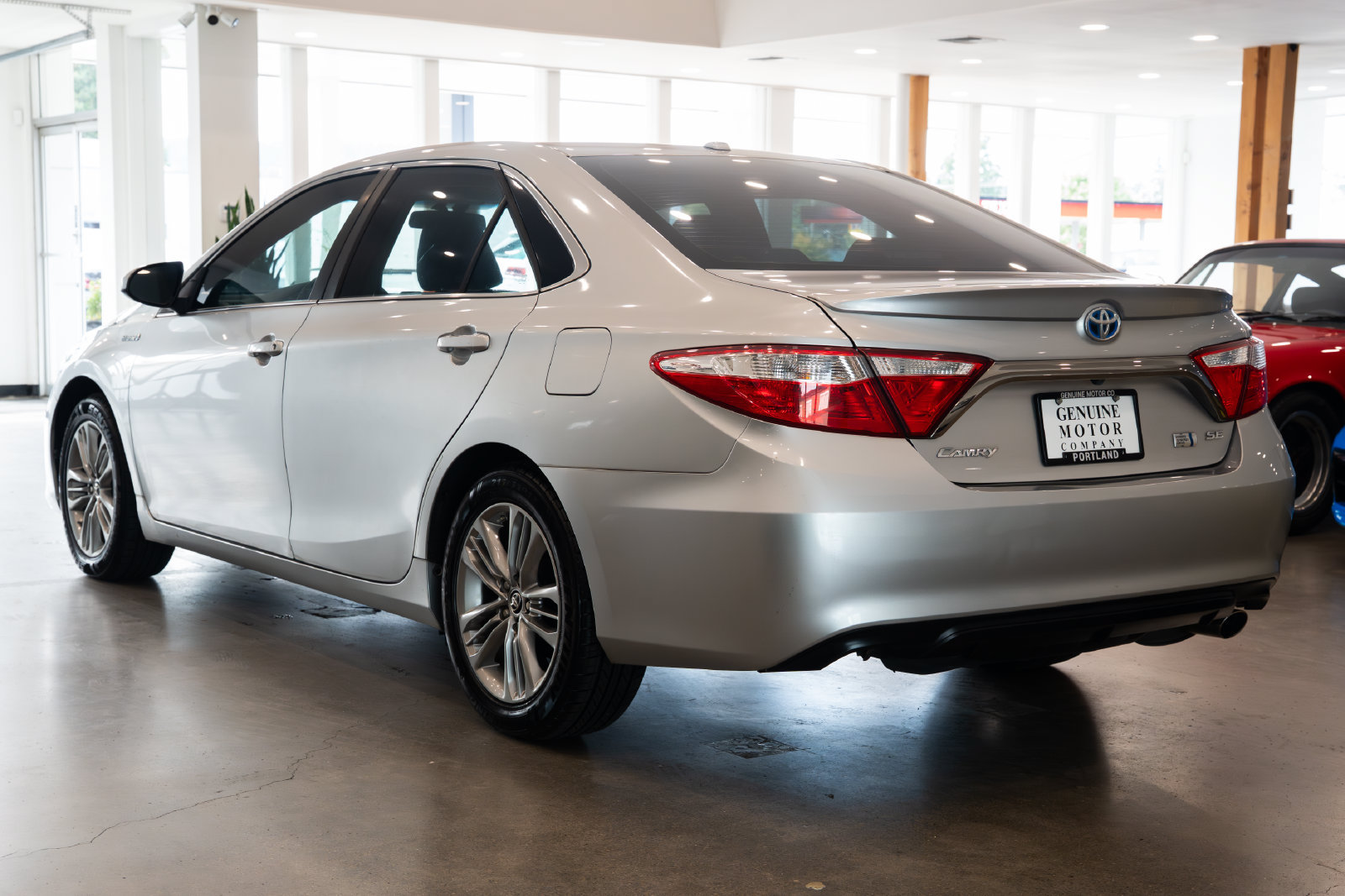 Used 2016 Toyota Camry SE w/ Moonroof Package FWD image 6