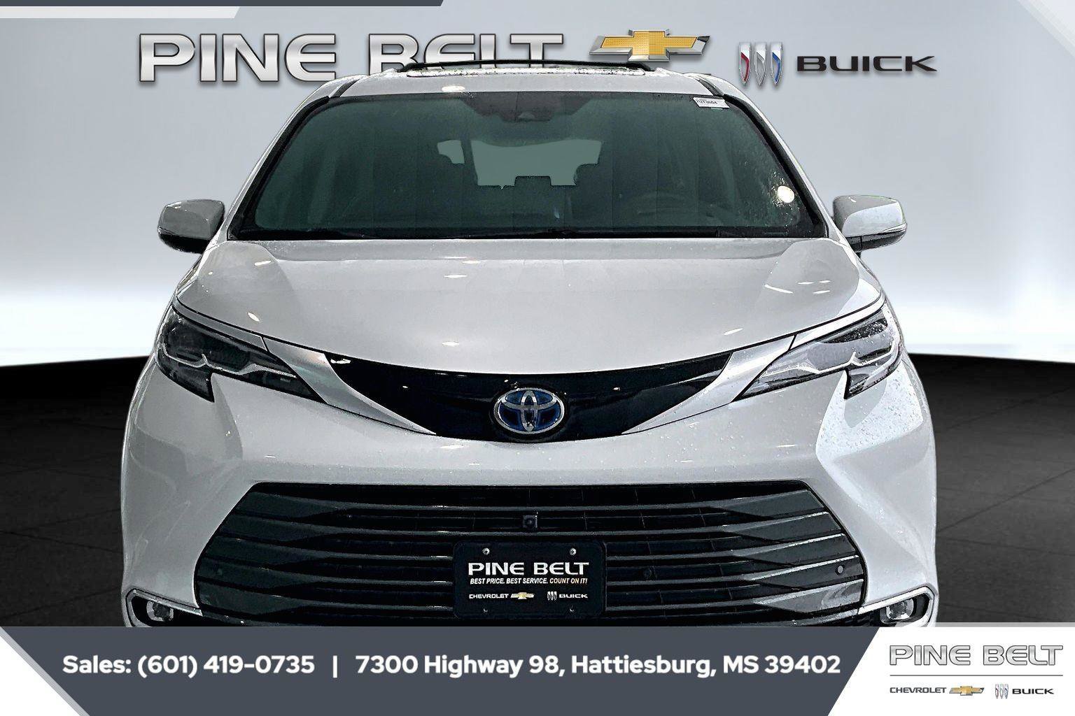 Used 2024 Toyota Sienna Platinum AWD/4WD image 3