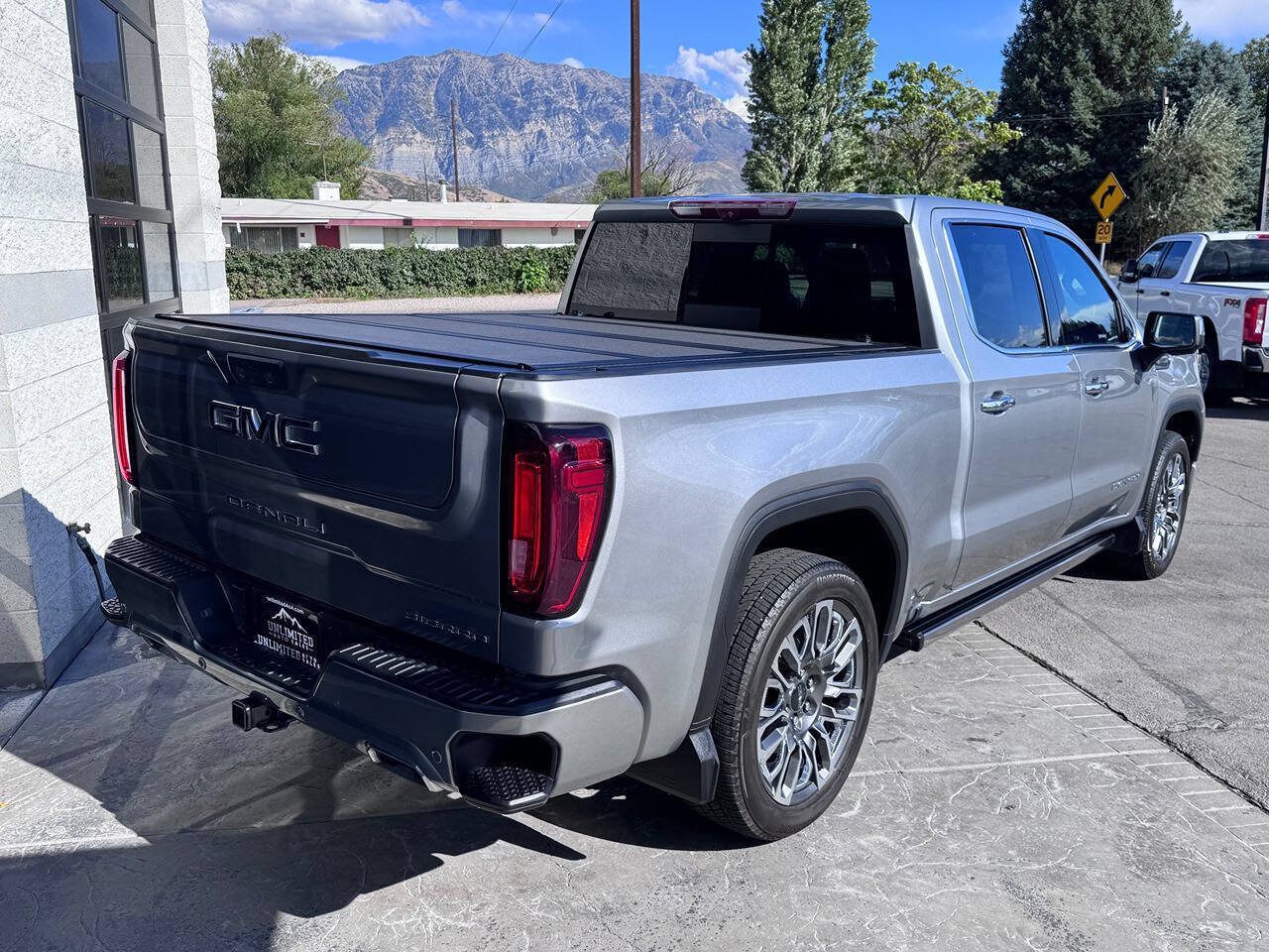Used 2023 GMC Sierra 1500 Denali Ultimate AWD/4WD image 7
