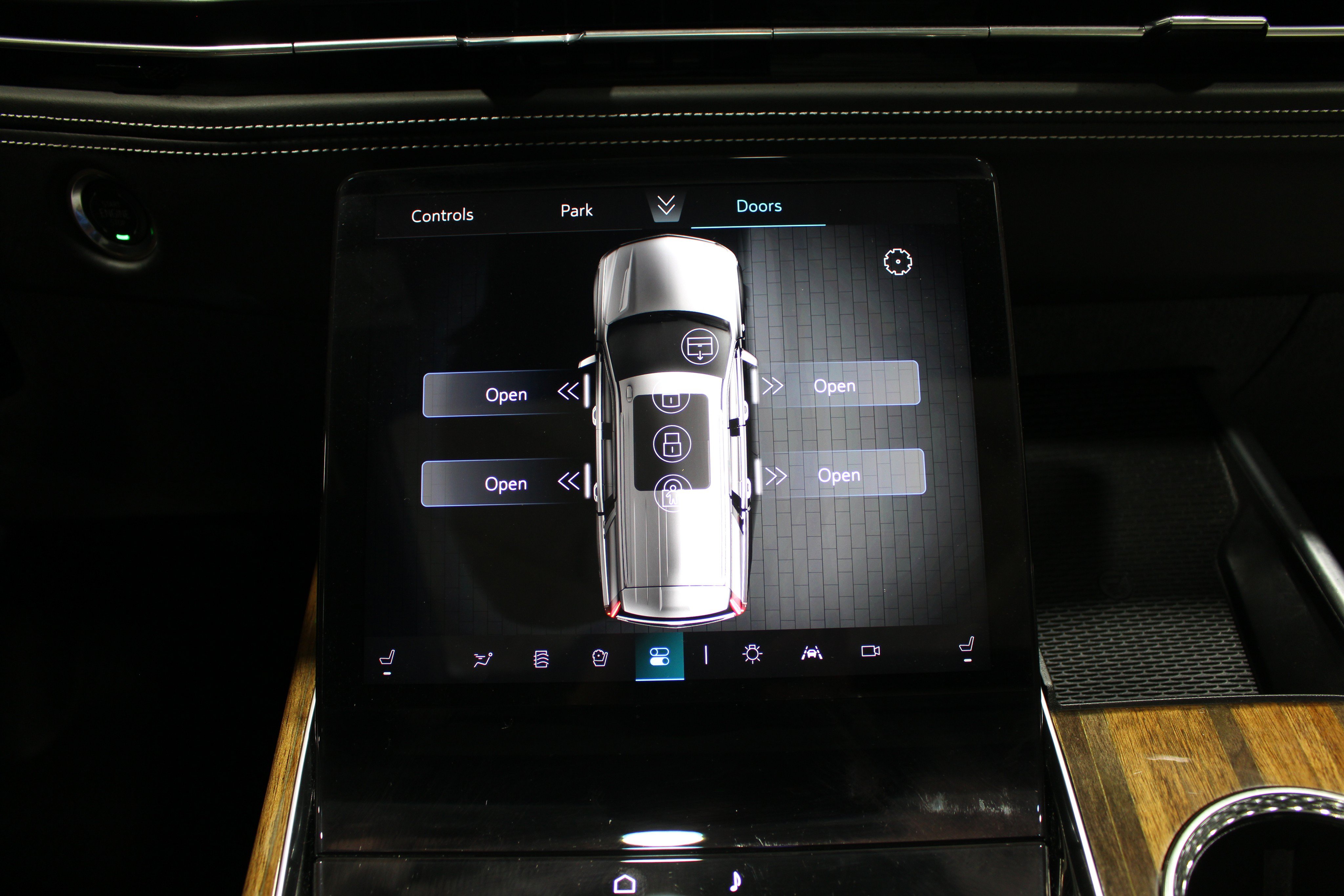 Certified 2025 Cadillac Escalade ESV Sport Platinum w/ LPO, ONYX Package AWD/4WD image 18