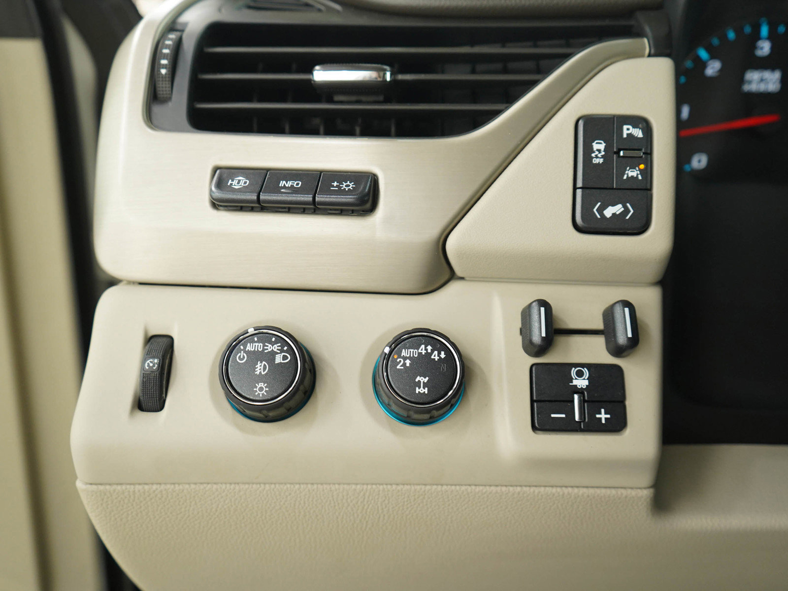 Used 2017 GMC Yukon Denali w/ Open Road Package image 31