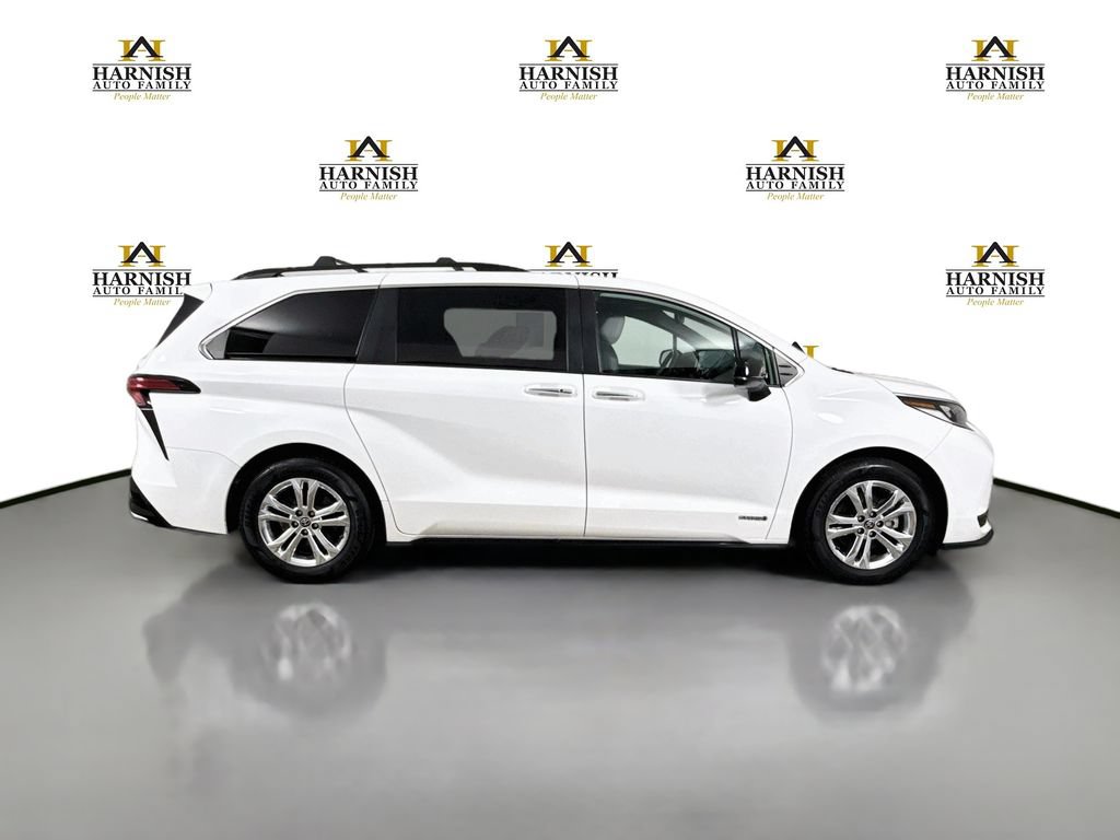Used 2021 Toyota Sienna XSE w/ XSE Plus Package AWD/4WD image 8