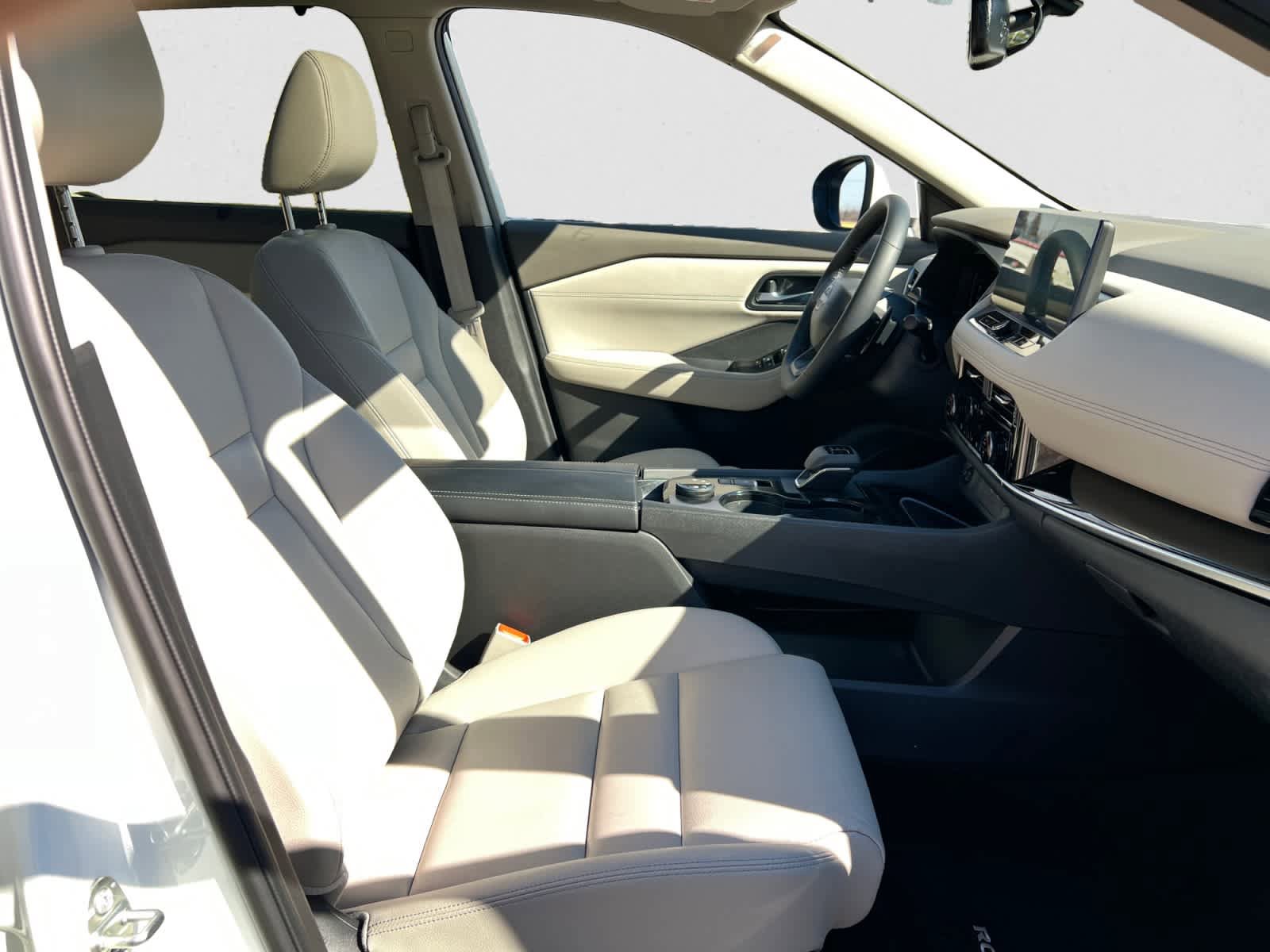 Certified 2025 Nissan Rogue SL w/ Tech Package image 15