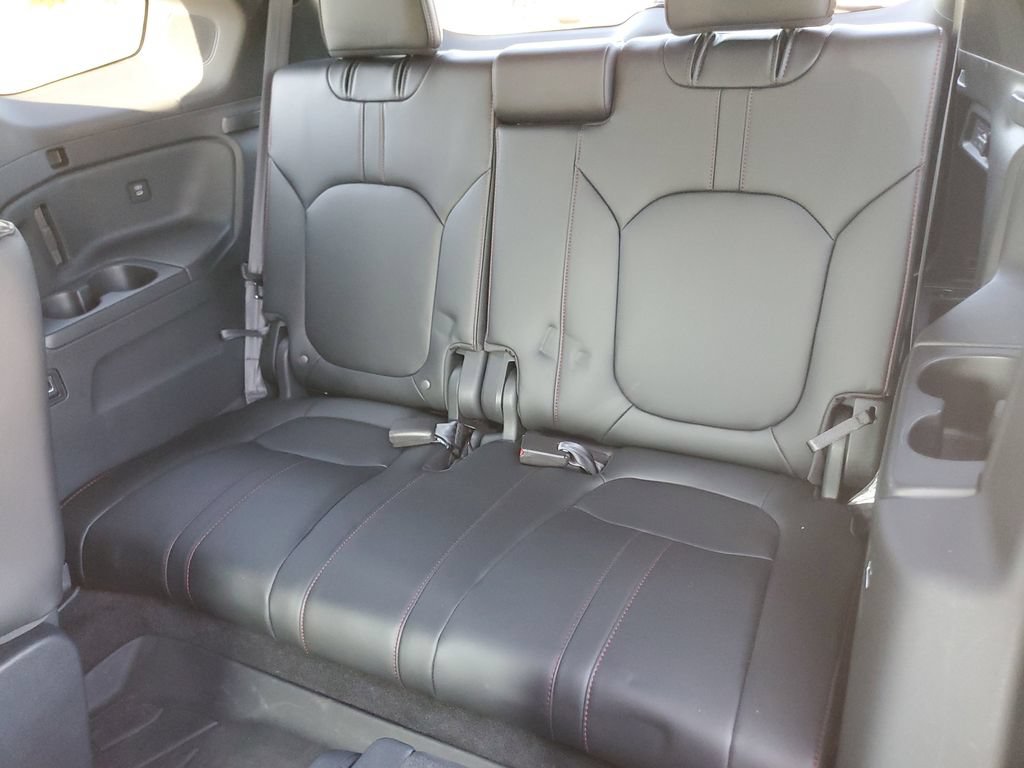 Used 2025 Honda Pilot Black Edition image 35