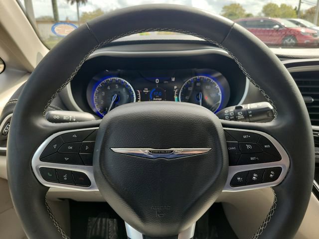 Used 2022 Chrysler Pacifica Touring-L image 20
